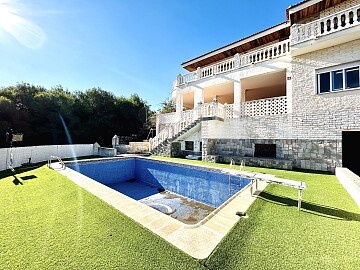 Detached villa in  Dehesa de Campoamor in Ole International