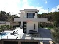 Chalet moderno con jardÍn privado, piscina y garaje en Las Colinas Golf in Ole International