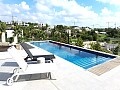 Chalet moderno con jardÍn privado, piscina y garaje en Las Colinas Golf in Ole International