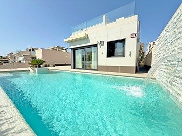5 bedroom luxury detached villa in San Miguel de Salinas  in Ole International
