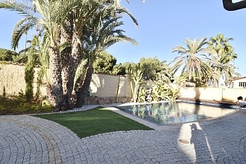4-bedroom villa near the sea in La Zenia in Ole International
