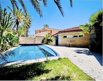 4-bedroom villa near the sea in La Zenia in Ole International
