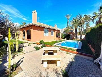 4-rumsvilla för korttidsuthyrning i Cabo Roig in Ole International