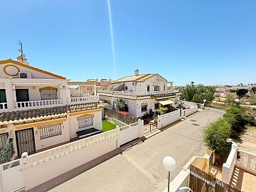Recently renovated 3-bedroom townhouse in Los Altos  in Ole International