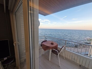 Apartamento 3 dormitorios en primera línea de la Playa del Cura en Torrevieja in Ole International
