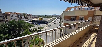 Tilava 3 makuuhuoneen huoneisto Avenida Duque de Tamamesilla Orihuelan keskustassa  * in Ole International