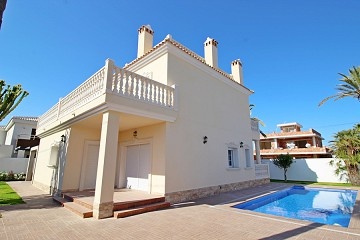 Chalet Independiente en Cabo Roig, Orihuela Costa in Ole International